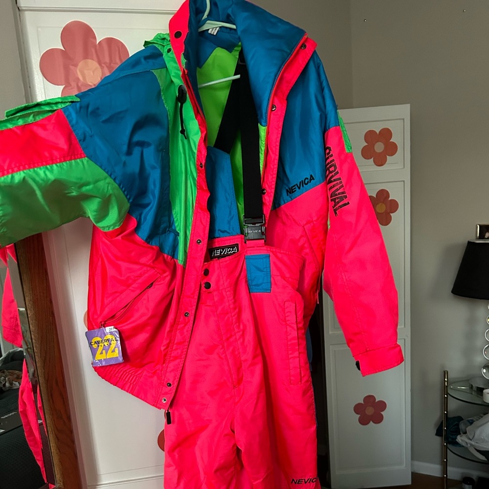 2 Piece Vintage Nevica Ski Suit W size 40. Fits like a size large